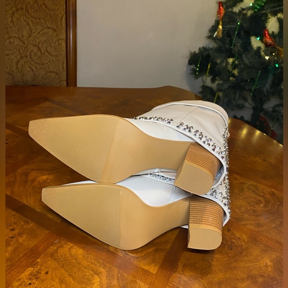 Elegant Cream Ankle Boots with Rhinestone Detailing - Picture 3 of 12